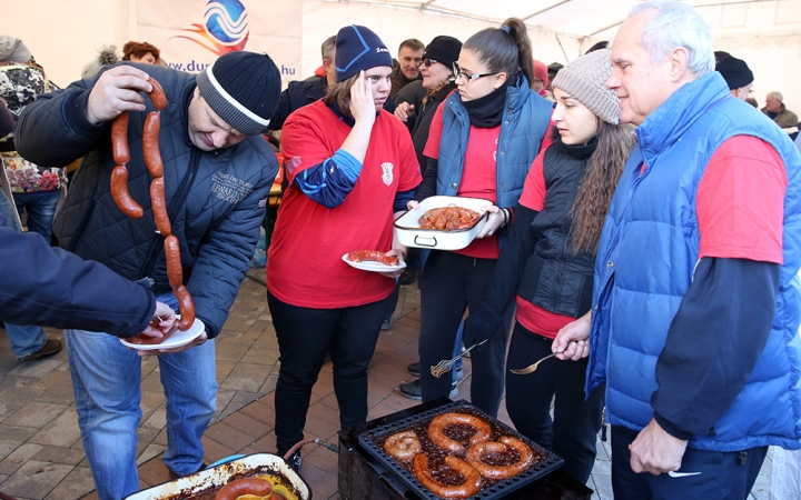 Ma Kolbászfesztivál lesz Pentelén!
