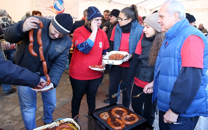 Ma Kolbászfesztivál lesz Pentelén!