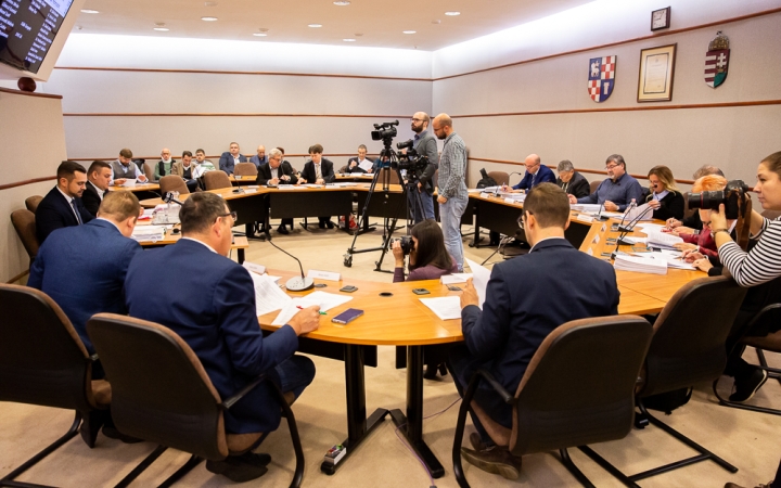 Novemberi közgyűlés a Városházán