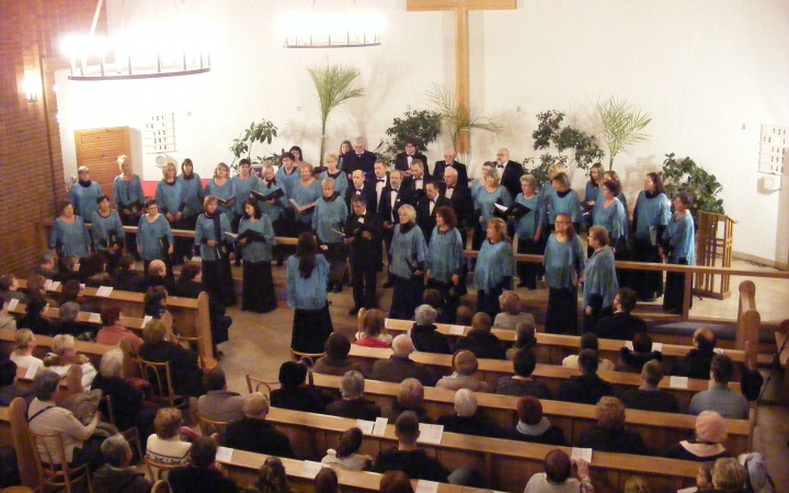 Dunaújváros Vegyeskar: szépséges koncert advent ünnepére az evangélikus templomban