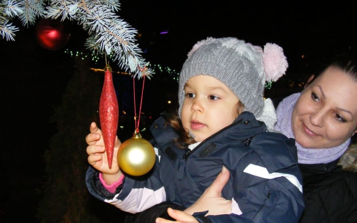 Karácsonyfa tuningparti a Városháza téren: igen, igen, igen!