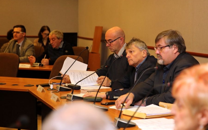 Közgyűlés: félszáz napirend az ünnepi terítéken