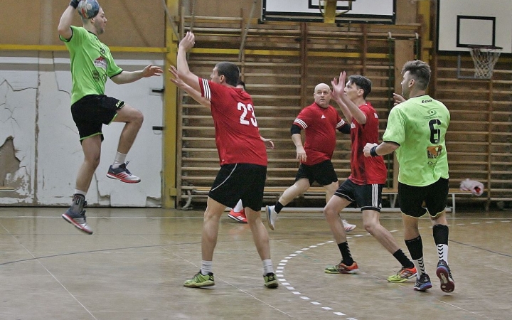 Címvédés a hölgyeknél