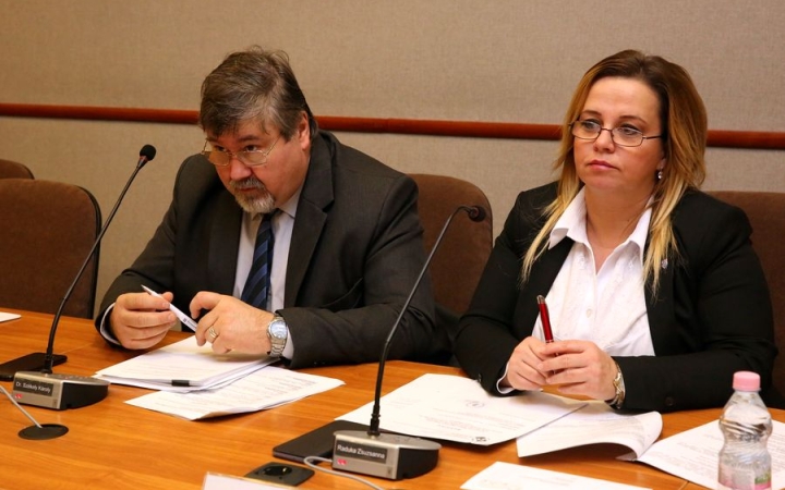 Közgyűlés: negyvennél több napirenddel