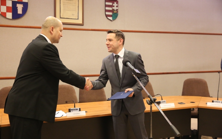 Önkormányzat: megbízás és halaszthatatlan döntés