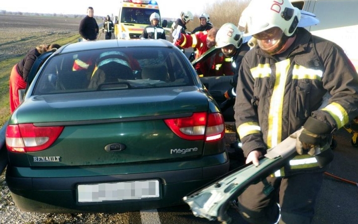 Beszorult sérültet is mentettek a lánglovagok a 6-oson