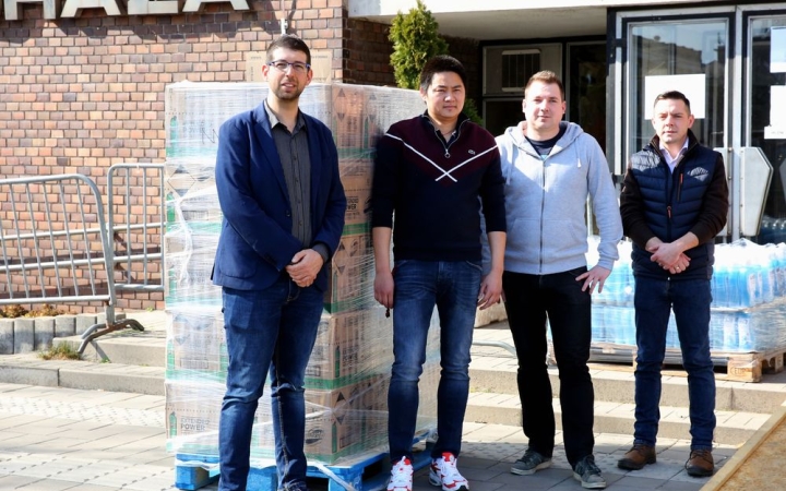 Ahogy tud, segít – Tomi tisztítószerekkel