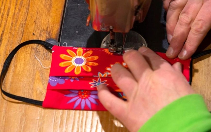 Orvosi kamara: "Tegyünk valamit a szánk és az orrunk elé!"