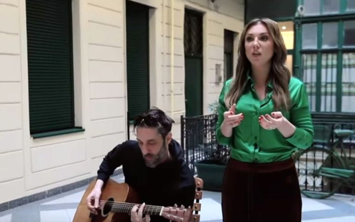 Csak előre: Péntek Esti Örömzene és Hálataps – csatlakozzon mindenki!