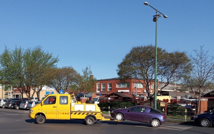 Elszállították az első rendszám nélküli autót