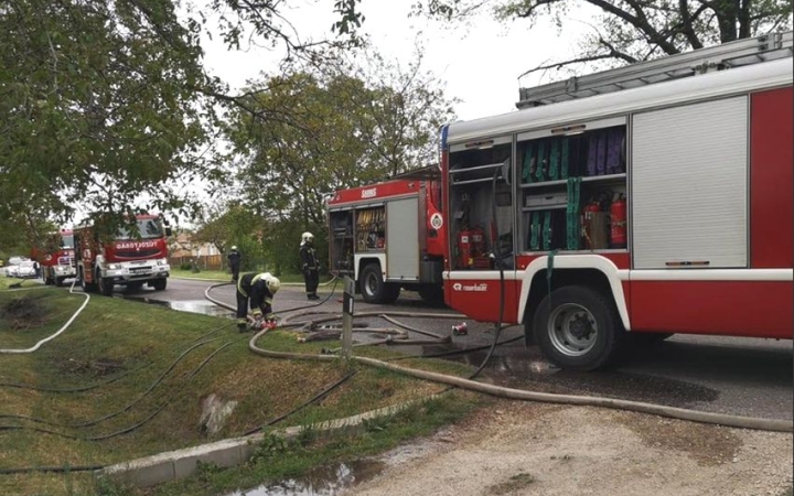 Dunaújvárosi lánglovagokat is bevetettek a garázstűzhöz