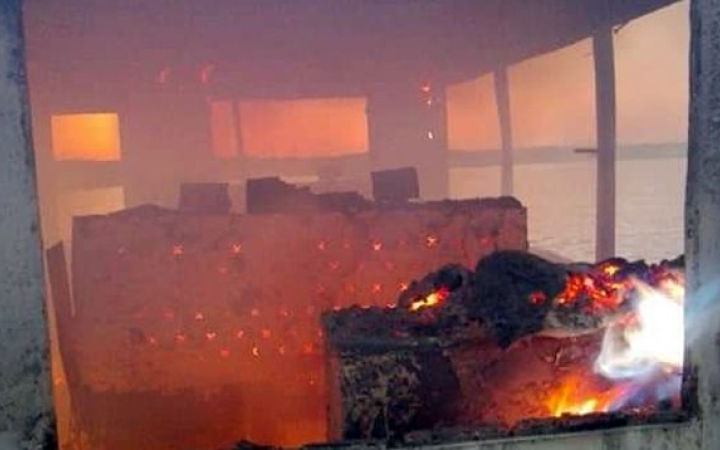 Kotróhajó égett a Dunán