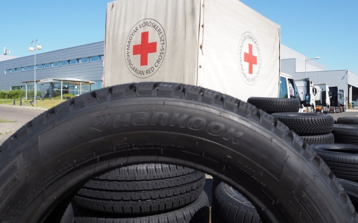 Segítség négy keréken – kétszáz új Hankook abroncs a Magyar Vöröskereszt biztonságos munkájához