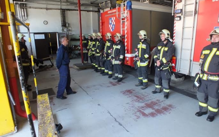 Főfelügyelői szemle a megújult dunaújvárosi laktanyában
