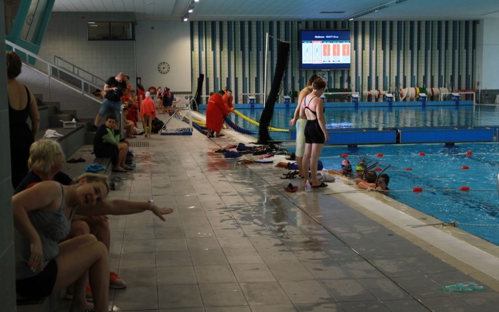 Uszoda: új idősáv a nagyközönségnek