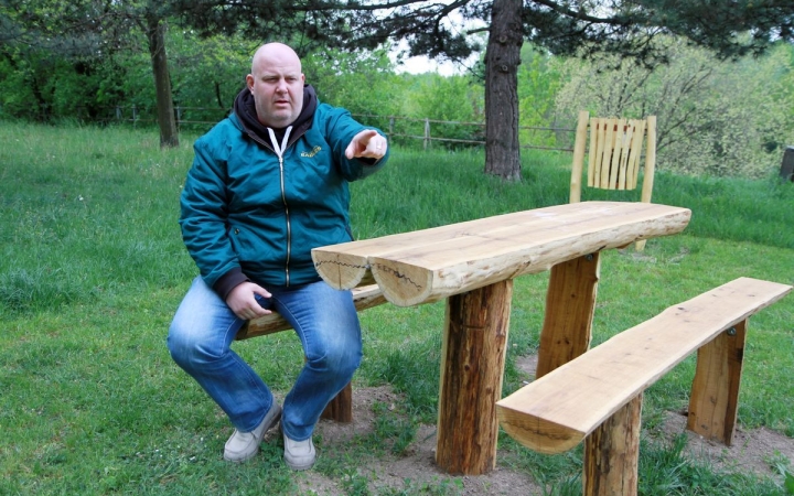 Parkbútorok után virágosítás