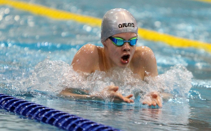 Hazai éremeső az uszodában!