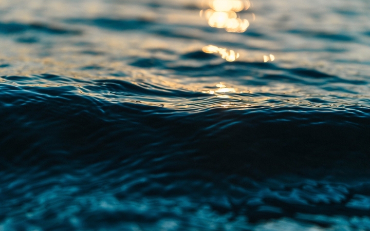 Megkezdődött a kotrás a Balatonon