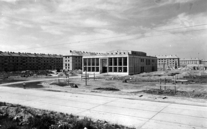 DunaújvárosMesélPontHu: Sztálinváros, Dózsa-filmszínház [sic!]