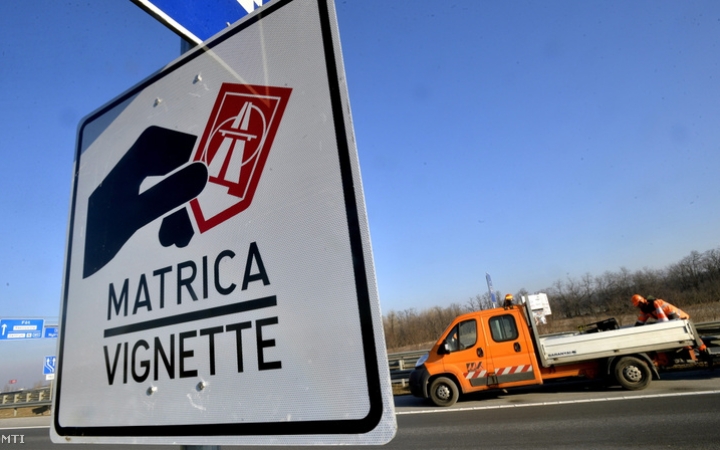 Nőtt a kereslet a megyei autópálya-matricák iránt