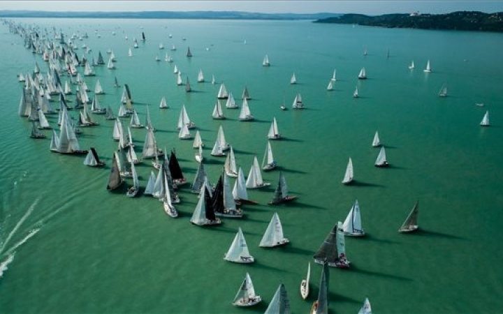 Hatszáznál több hajót várnak a Kékszalagra