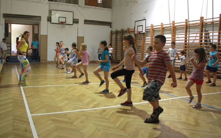 DSTV: Erzsébet-táborok, színes kínálattal