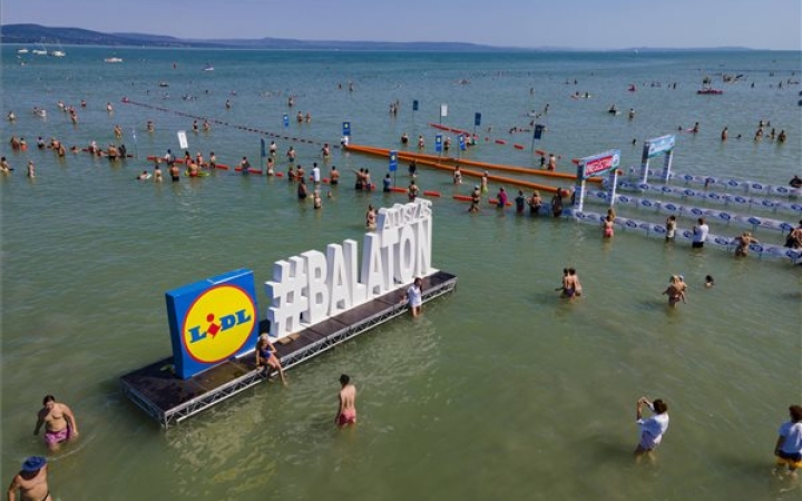 Balaton-átúszás - Rasovszky Kristóf új csúccsal nyert
