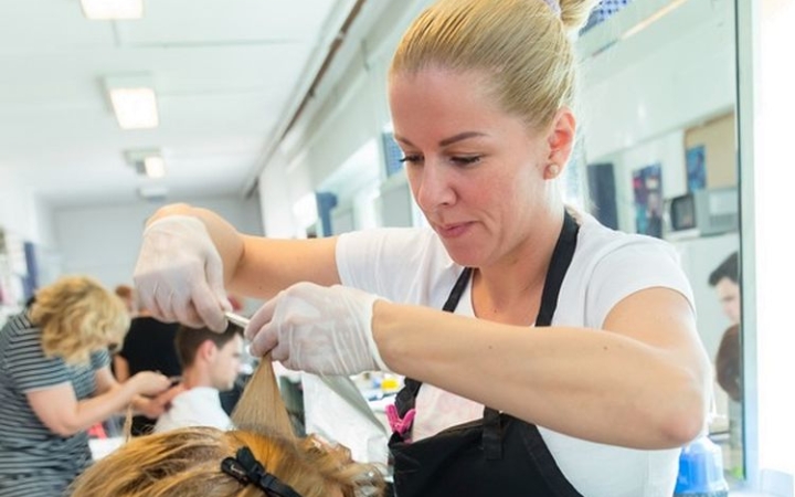 Mesterképzést, vizsgáztatást is szervez a kamara