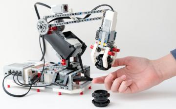 Robotika a könyvtárban: építsd meg, értsd meg!