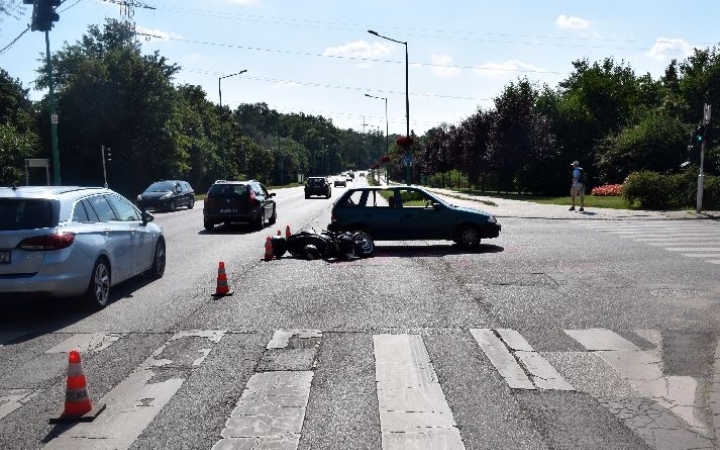 Autós és motoros ütközött