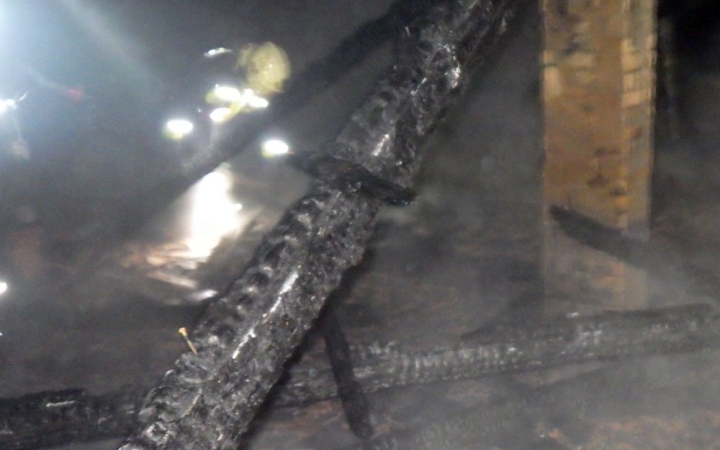 Dunaújvárosi lánglovagokat vetettek be a perkátai tetőtűznél