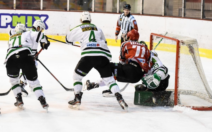 Csak a végéért kár