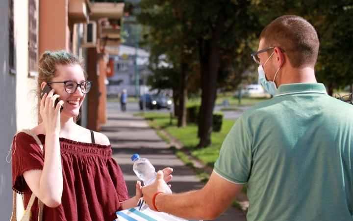 A klímaváltozásra is figyelmeztetve osztott vizet a képviselő