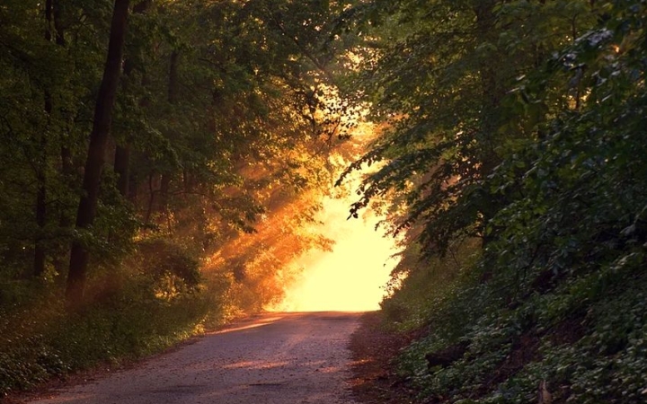 Felhős nyitány, derült vég