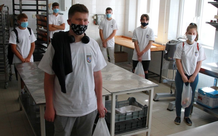 DSTV: gólyanapot szervezett a kereskedelmi középiskola