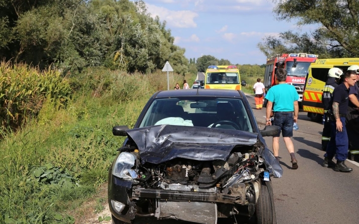 Baleset és útzár volt Nagyvenyimnél