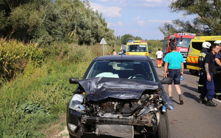 Baleset és útzár volt Nagyvenyimnél