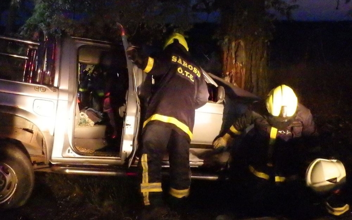 Fának csapódott egy terepjáró Mezőfalva után