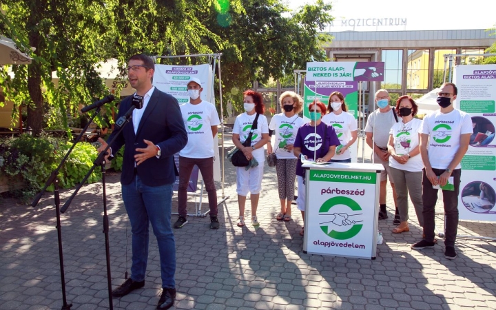 Alapjövedelem bevezetését sürgeti a PM