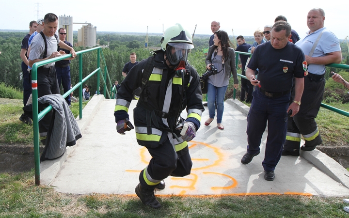 Tűzoltók lépcsőfutása - kétszázat menetfelszerelésben