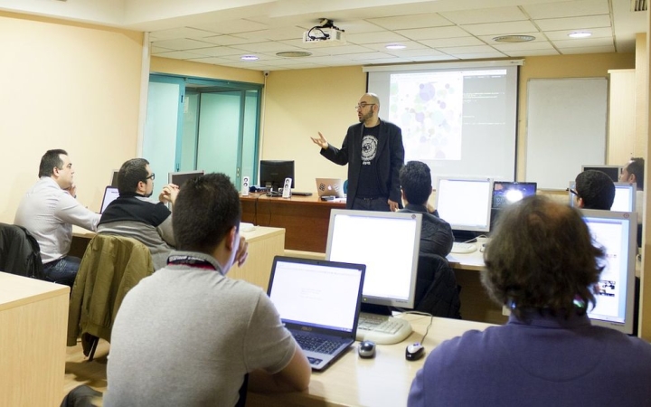 Online konferencia a felnőttképzésről
