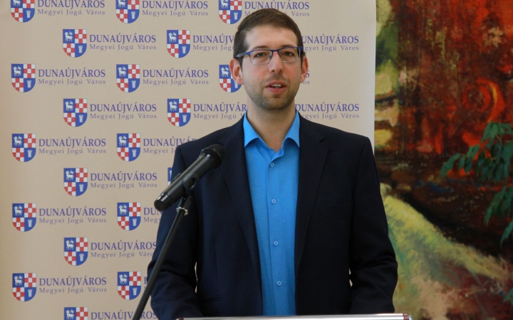 Rendkívüli sajtótájékoztatót tartott Szabó Zsolt a Gombos-ügyről