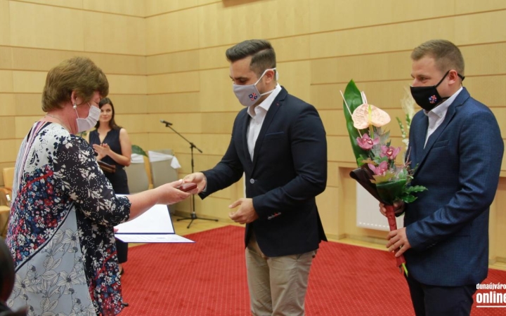 Pedagógusdíjak: évtizedekes pályákat ismertek el a Városházán (galériával)