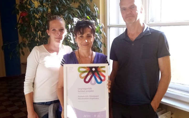 A Pentelei iskola érdemelte a Civil Díj 2020 elismerését!