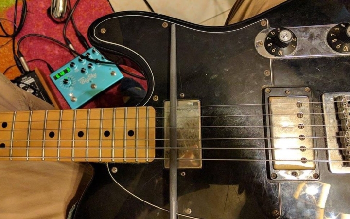 Könyvtár: világnapi harmóniák elektroakusztikus köntösben