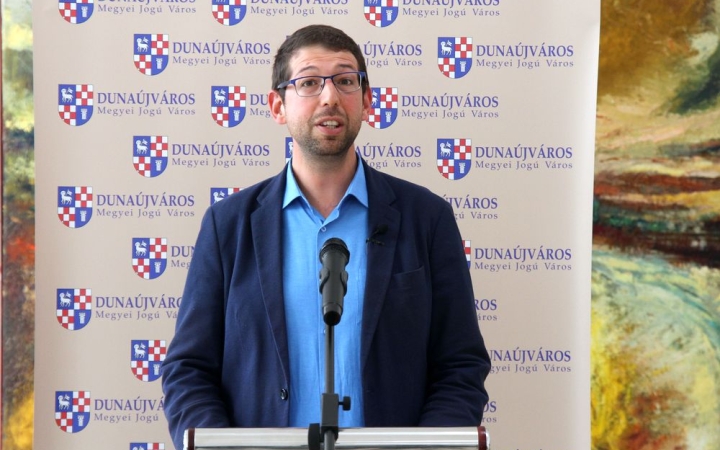 "… a kormány magukra hagyta a településeket"