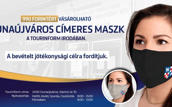 Városcímeres maszk a Tourinform Irodában
