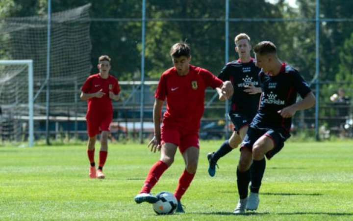 Fölényes győzelmek a Balaton partján