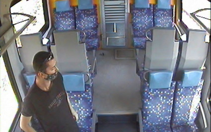 Keresik a maszkos mobiltolvajt