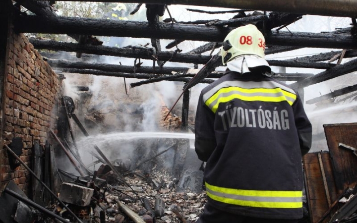 Tűz ütött ki a Búzavirág utcában